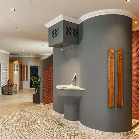 فندق ألمويلت أوستريا 4*
